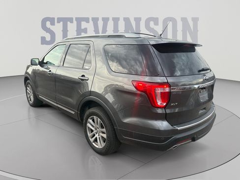 Used 2018 Ford Explorer XLT w/ Equipment Group 202A AWD/4WD image 3