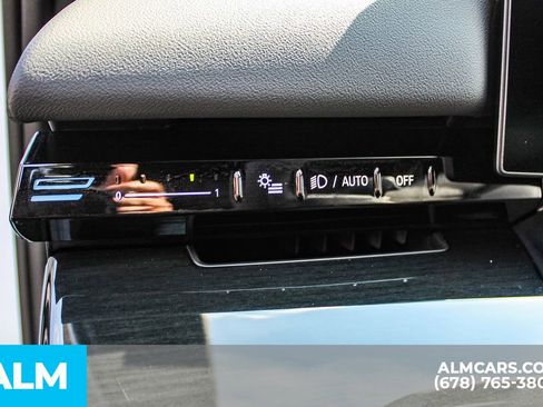 Used 2025 BMW 530i w/ Premium Package image 32