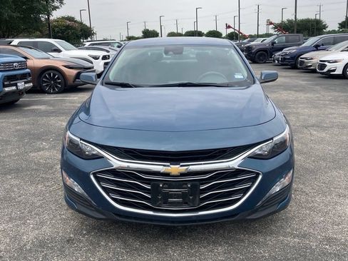 Used 2025 Chevrolet Malibu LT FWD image 2