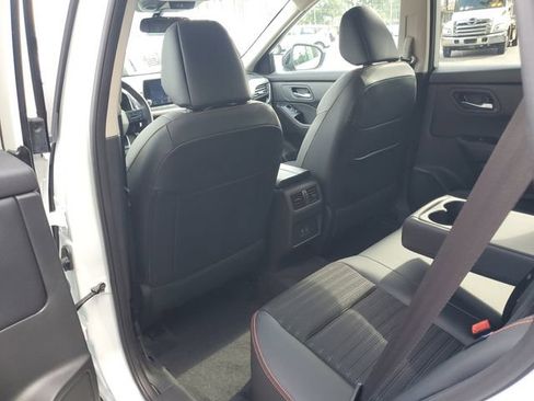 Used 2025 Nissan Rogue SV AWD/4WD image 9