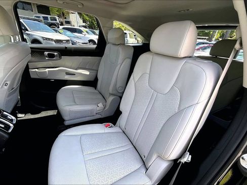 Certified 2023 Kia Sorento SX Prestige AWD/4WD image 15
