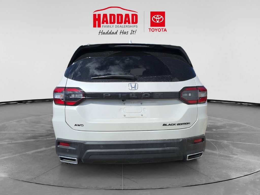 Used 2025 Honda Pilot Black Edition image 4