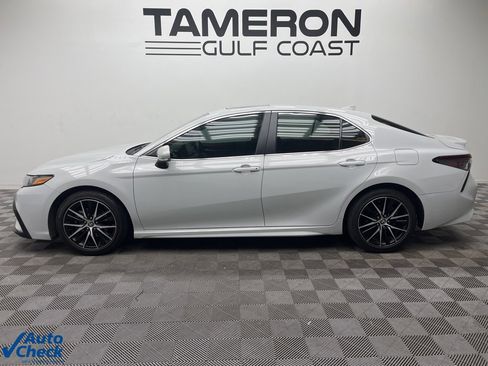 Used 2024 Toyota Camry SE image 6