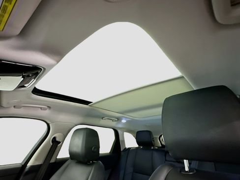 Used 2024 Land Rover Range Rover Velar S image 27