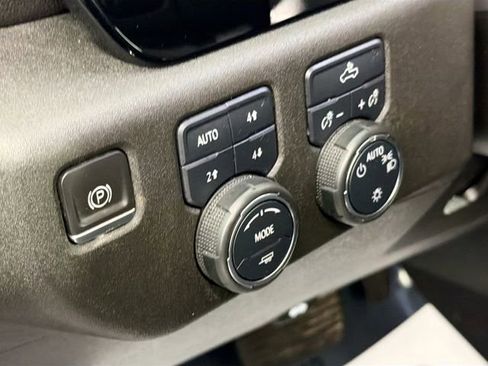 Used 2023 Chevrolet Silverado 1500 LT AWD/4WD image 10