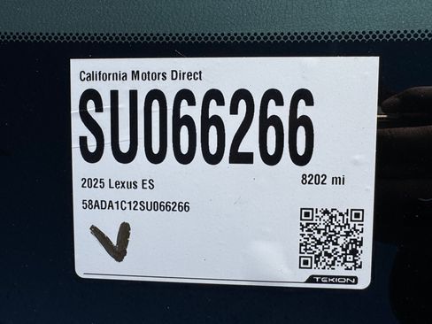 Used 2025 Lexus ES 300h w/ Premium Package FWD image 17