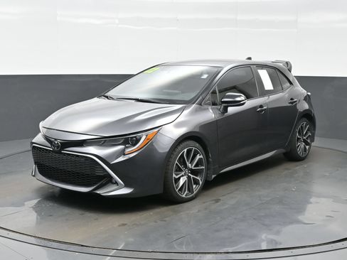 Used 2022 Toyota Corolla XSE FWD image 2