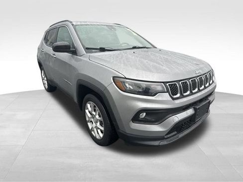 Used 2023 Jeep Compass Latitude AWD/4WD image 5