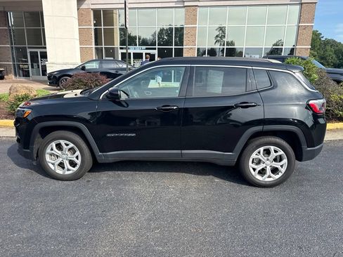 Used 2024 Jeep Compass Latitude AWD/4WD image 5