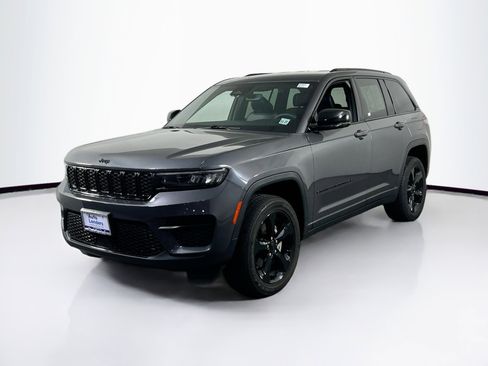Used 2023 Jeep Grand Cherokee Altitude AWD/4WD image 1