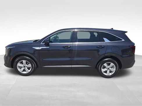 Used 2025 Kia Sorento LX FWD image 10