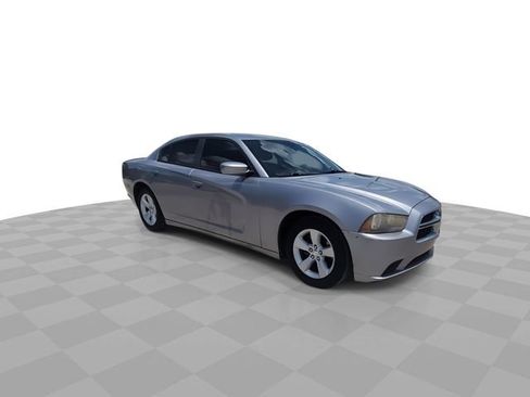 Used 2014 Dodge Charger SE RWD image 2