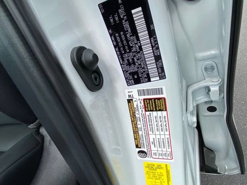 Certified 2024 Toyota Highlander XLE AWD/4WD image 42