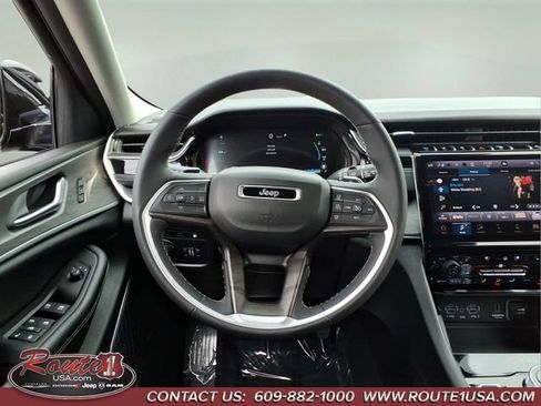 Used 2023 Jeep Grand Cherokee 4WD 4xe w/ Luxury Tech Group II image 23