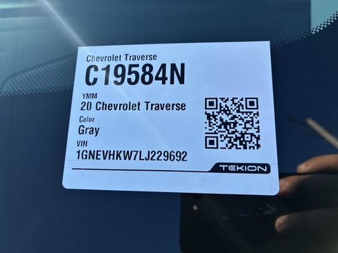 Certified 2020 Chevrolet Traverse LT w/ Driver Confidence II Package image 33