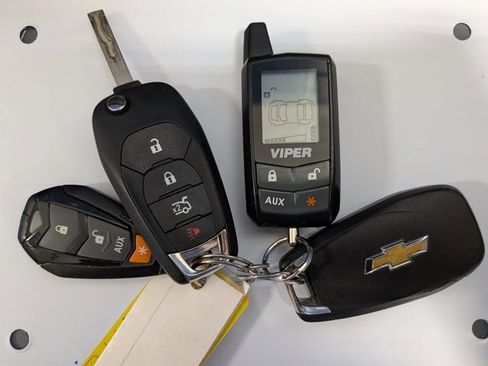 Used 2017 Chevrolet Cruze LT image 32