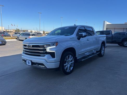 Used 2024 Chevrolet Silverado 1500 High Country w/ Technology Package image 4