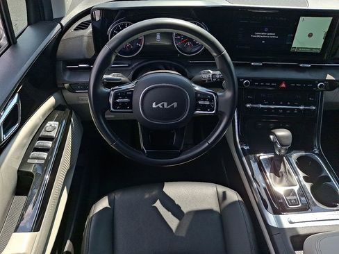 Used 2023 Kia Carnival EX FWD image 12
