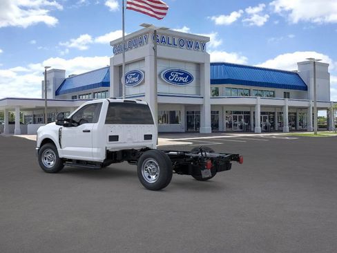 New 2025 Ford F350 XL w/ XL Chrome Package image 4