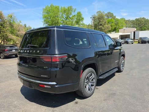 Used 2024 Jeep Wagoneer Series II w/ Flexible Seating Group image 3