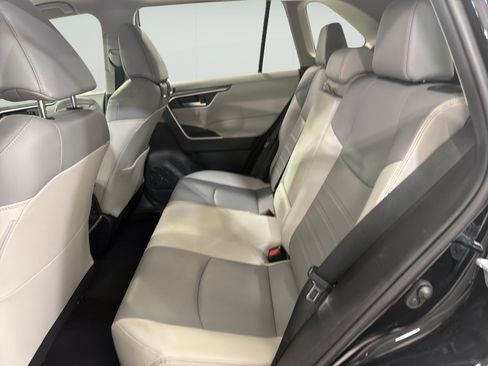 Used 2019 Toyota RAV4 XLE Premium AWD/4WD image 9