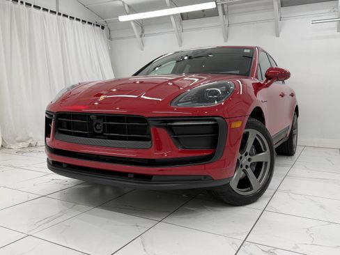 Certified 2024 Porsche Macan image 8