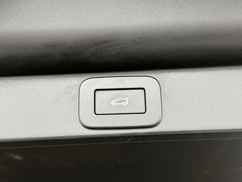 Used 2023 Land Rover Range Rover Long Wheelbase SE image 47