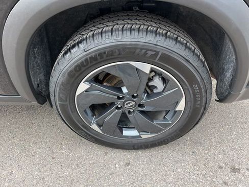 Used 2024 Nissan Rogue SV image 17