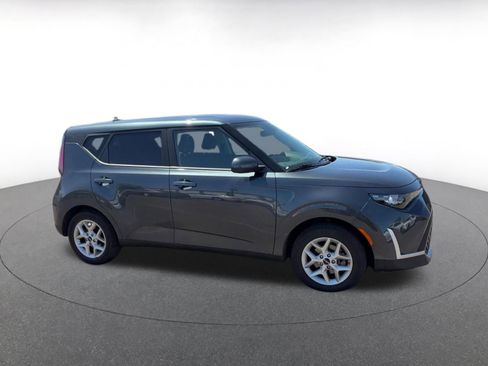 Used 2025 Kia Soul LX w/ LX Technology Package FWD image 2