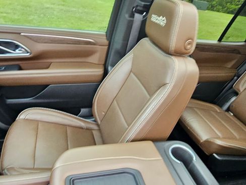 Used 2021 Chevrolet Tahoe High Country AWD/4WD image 16