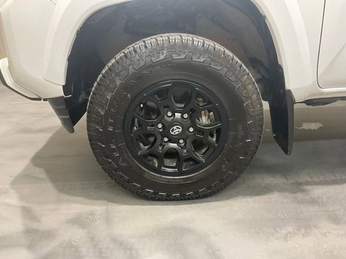Used 2022 Toyota Tacoma SR5 AWD/4WD image 6