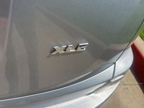 Used 2018 Toyota RAV4 XLE FWD image 3