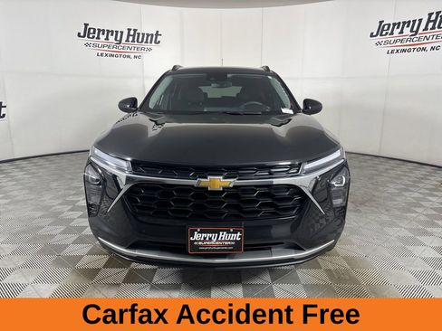 Used 2024 Chevrolet Trax LT image 3