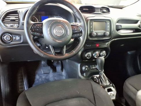 Used 2017 Jeep Renegade Altitude AWD/4WD image 9