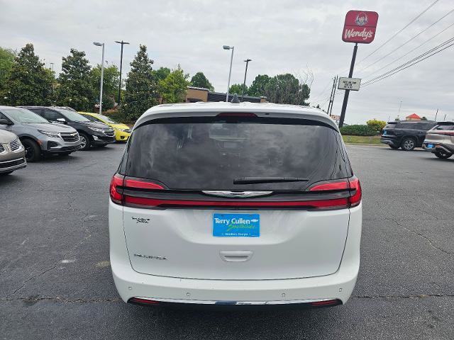 Used 2023 Chrysler Pacifica Touring-L FWD image 38