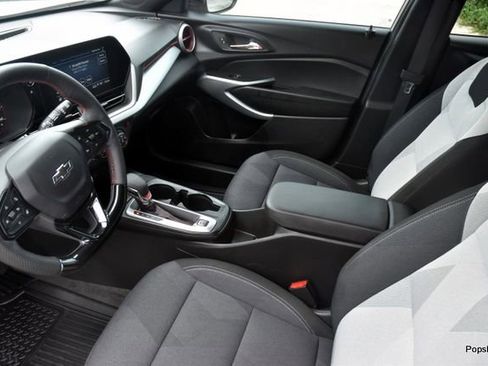Used 2026 Chevrolet Trax RS w/ Sunroof Package FWD image 10
