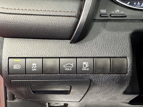 Used 2019 Toyota Camry XLE FWD image 14