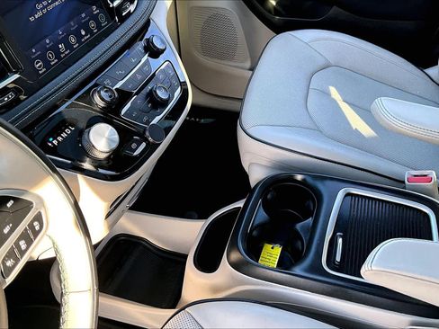 Used 2018 Chrysler Pacifica Limited w/ Advanced Safetytec Group image 17