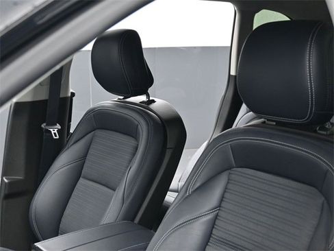 Used 2024 Lincoln Nautilus Reserve w/ Equipment Group 202A image 16