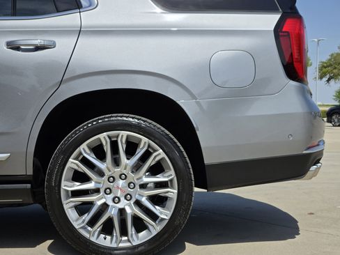 Used 2026 GMC Yukon Denali w/ Denali Reserve Package image 16