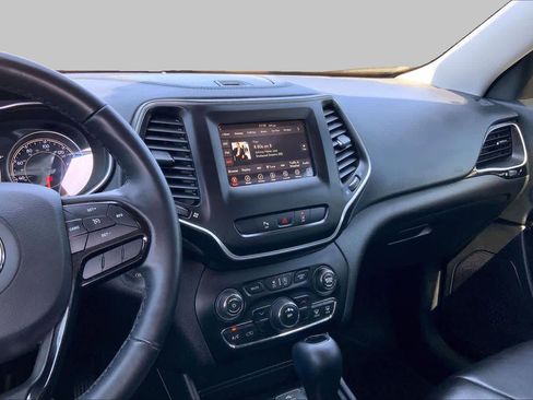 Used 2021 Jeep Cherokee Latitude Plus FWD image 7