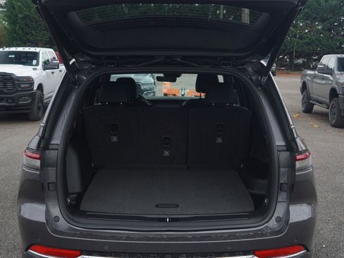 New 2025 Jeep Grand Cherokee Limited w/ Trailer Tow Package image 11