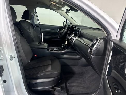 Used 2023 Kia Sorento LX AWD/4WD image 28