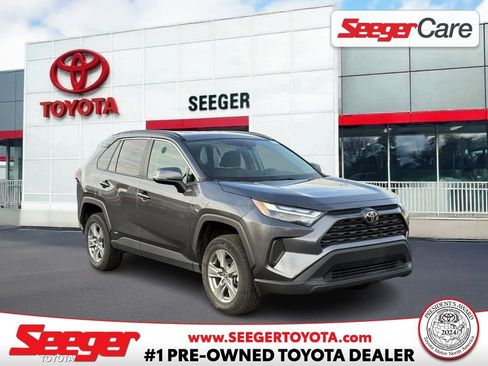 Used 2025 Toyota RAV4 XLE image 1