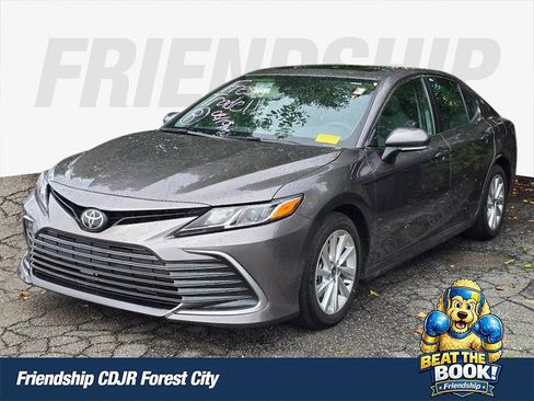 Used 2024 Toyota Camry LE w/ Convenience Package FWD image 1