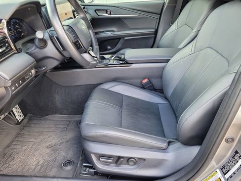 Used 2025 Toyota Camry XSE FWD image 18