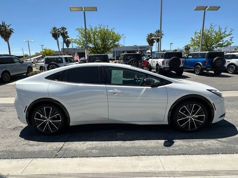 Used 2023 Toyota Prius XLE FWD image 9
