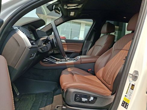 Used 2022 BMW X7 xDrive40i w/ M Sport Package AWD/4WD image 8