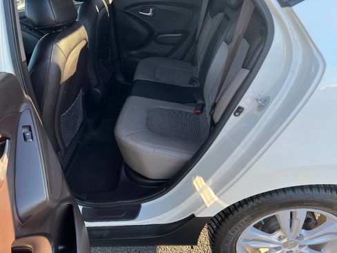 Used 2011 Hyundai Tucson GLS image 20