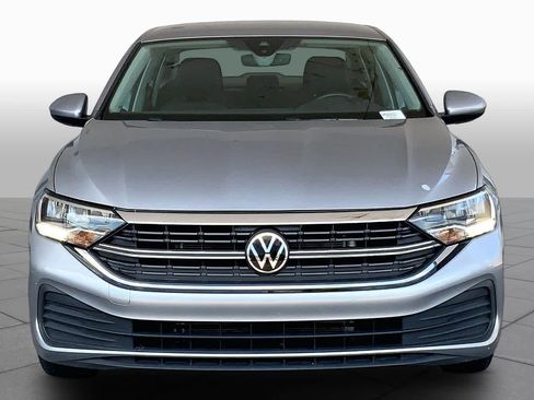 Used 2024 Volkswagen Jetta SE FWD image 4
